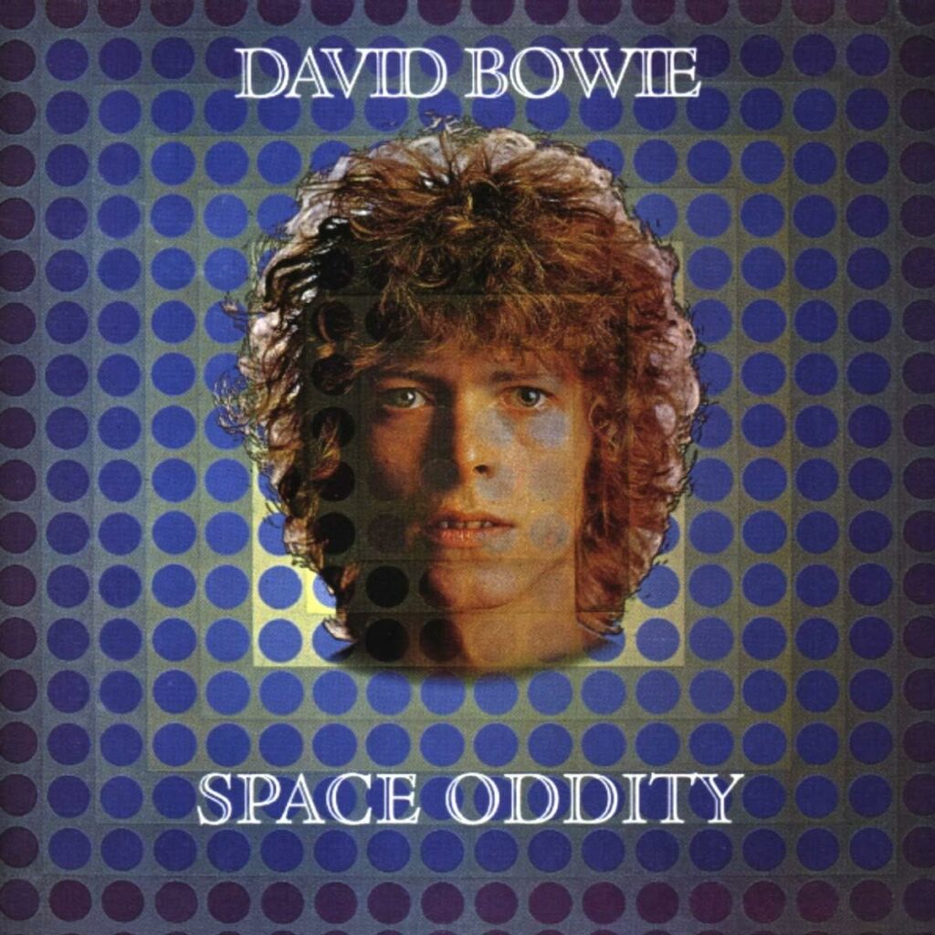 100 canzoni di cui parlare. Planet Earth is blue, and there's nothing I can do. (A Bowie Oddity)