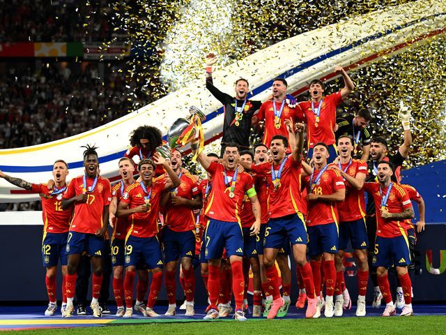 Kick it in. La buffonata mondiale è finita. E poteva andar peggio.